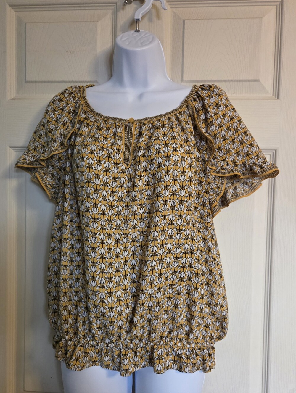 Max Studio women's yellow floral blouse with flutter sleeves Large